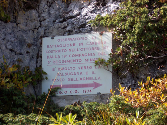 Cartello dell'osservatorio in caverna sulla Valsugana