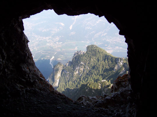Vista della Valsugana dall'osservatorio in caverna