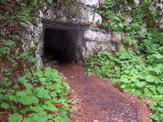 Caverna che ospitava la batteria da montagna