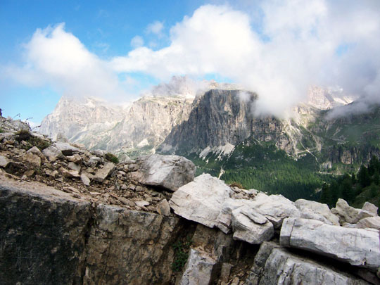 Da sinistra Sass de Stria, Piccolo Lagazuoi, Cima Falzarego e Col del Bòs