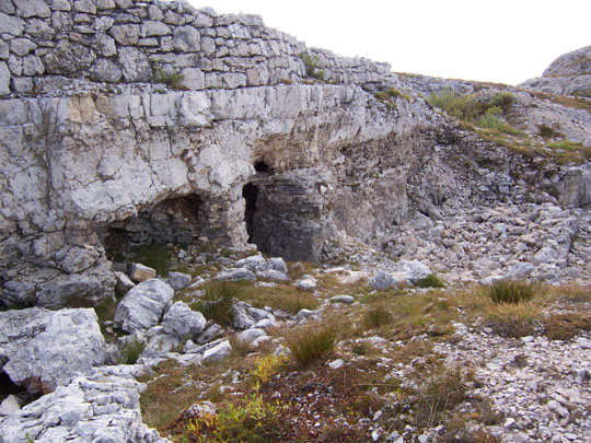 Caverna scavata dagli a.u.