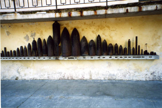Sacrario del Pasubio: esposizione di proiettili di artiglieria