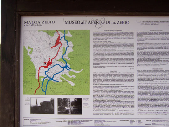 A Malga Zebio, cartello segnalatore che descrive il restauro delle trincee